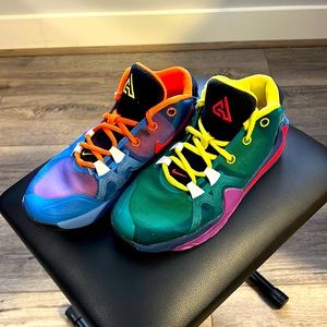 Nike Zoom Freak 1 Little Kids size 6Y Giannis Antetokounmpo basketball shoes